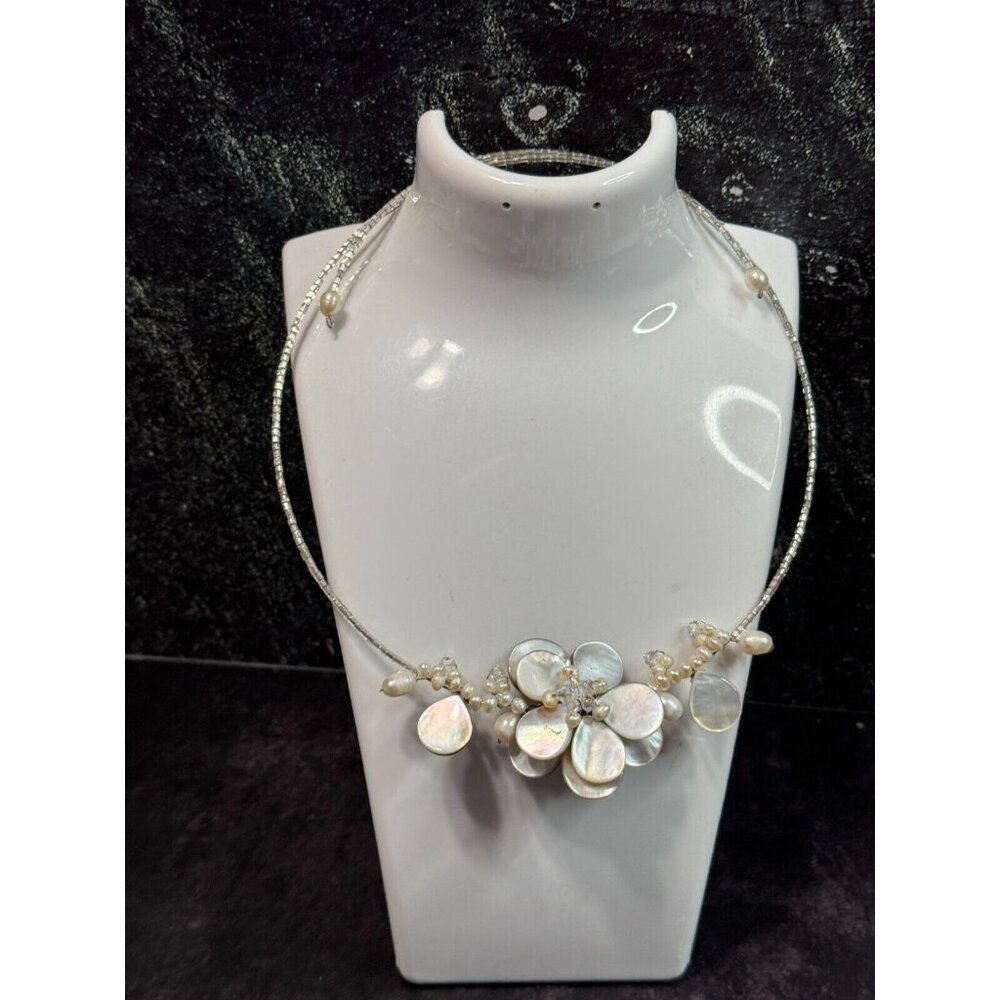 Gray Mother of Pearl Flower Freshwater Pearl Glass Beaded Flexable Strand - Picture 1 of 7